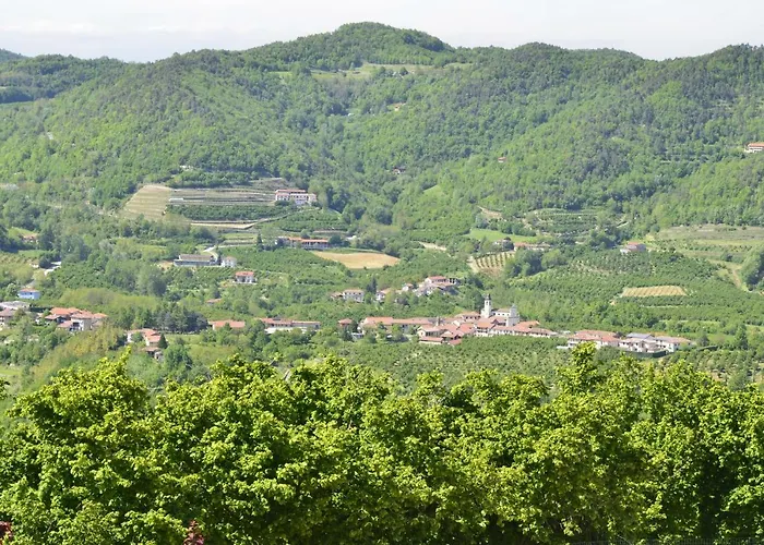 بيت ضيافة Case Franzero Levice